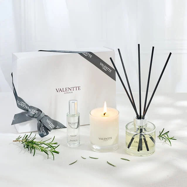 Valentte Reed Diffuser A gift set featuring a scented candle, diffuser, and aromatherapy spray with a ribbon.